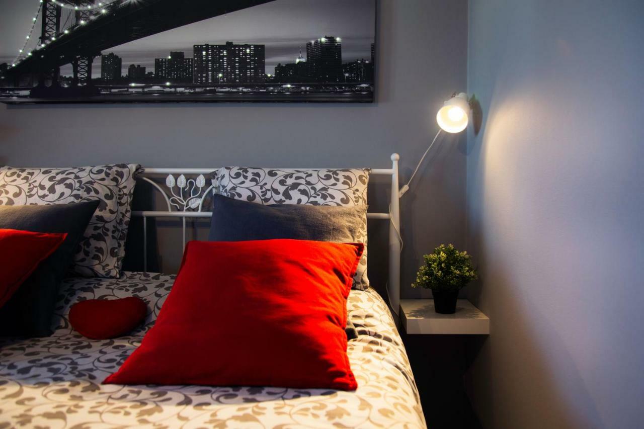 'Romeo & Juliet' Cozy Apartment With Breathtaking View Атина Екстериор снимка