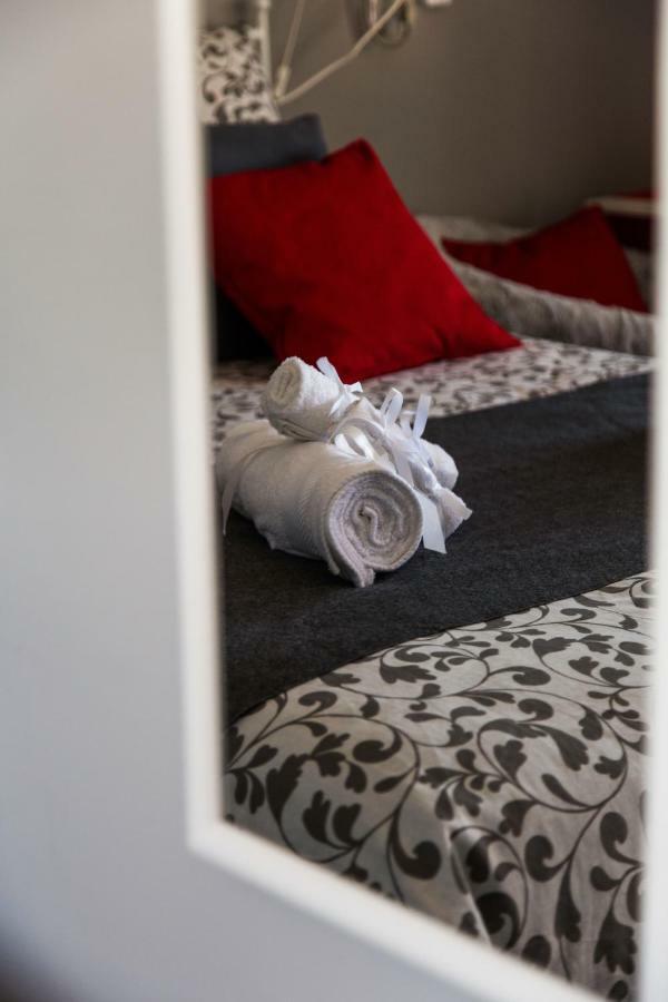 'Romeo & Juliet' Cozy Apartment With Breathtaking View Атина Екстериор снимка